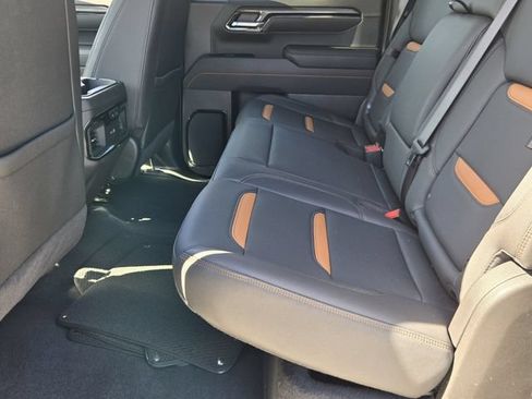 Used 2025 GMC Sierra 1500 AT4 w/ AT4 Premium Package AWD/4WD image 11