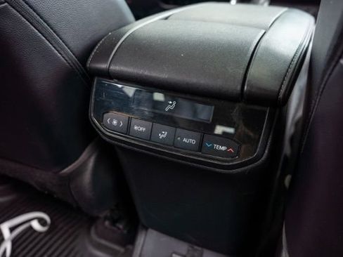Used 2022 Toyota Highlander XLE AWD/4WD image 20