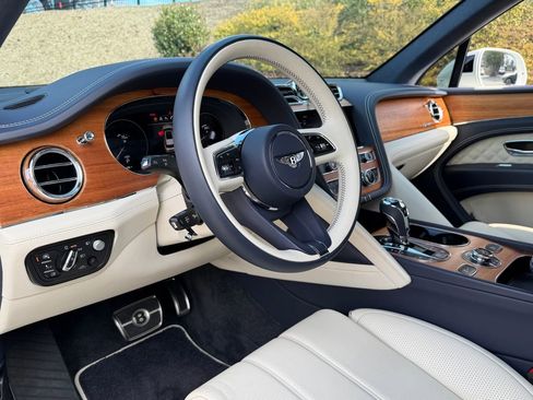 Used 2023 Bentley Bentayga image 15