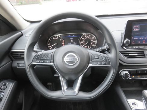 Used 2019 Nissan Altima 2.5 S FWD image 14