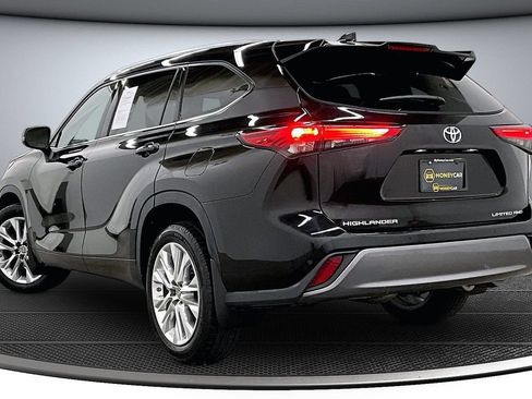 Used 2022 Toyota Highlander Limited AWD/4WD image 4