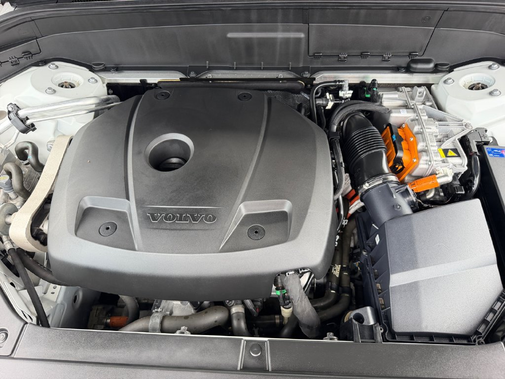 Certified 2025 Volvo XC90 T8 Ultra AWD/4WD image 29