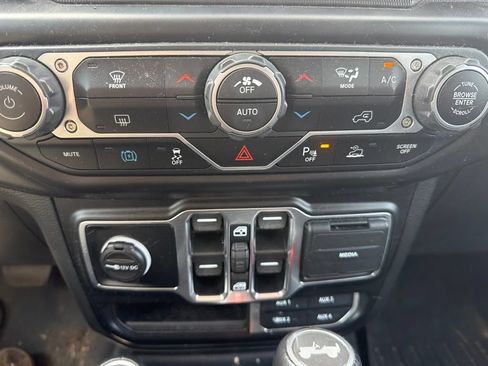 Used 2021 Jeep Wrangler Unlimited Sahara w/ Safety Group AWD/4WD image 10