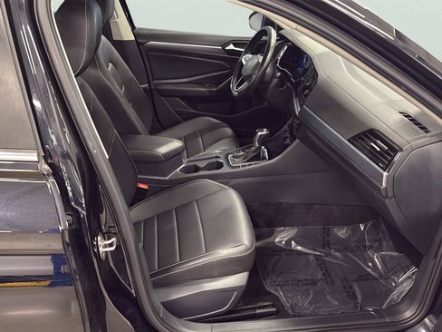 Used 2024 Volkswagen Jetta SE FWD image 16