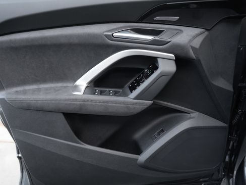 New 2025 Audi SQ5 Prestige image 20