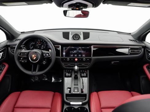 Certified 2025 Porsche Macan image 23