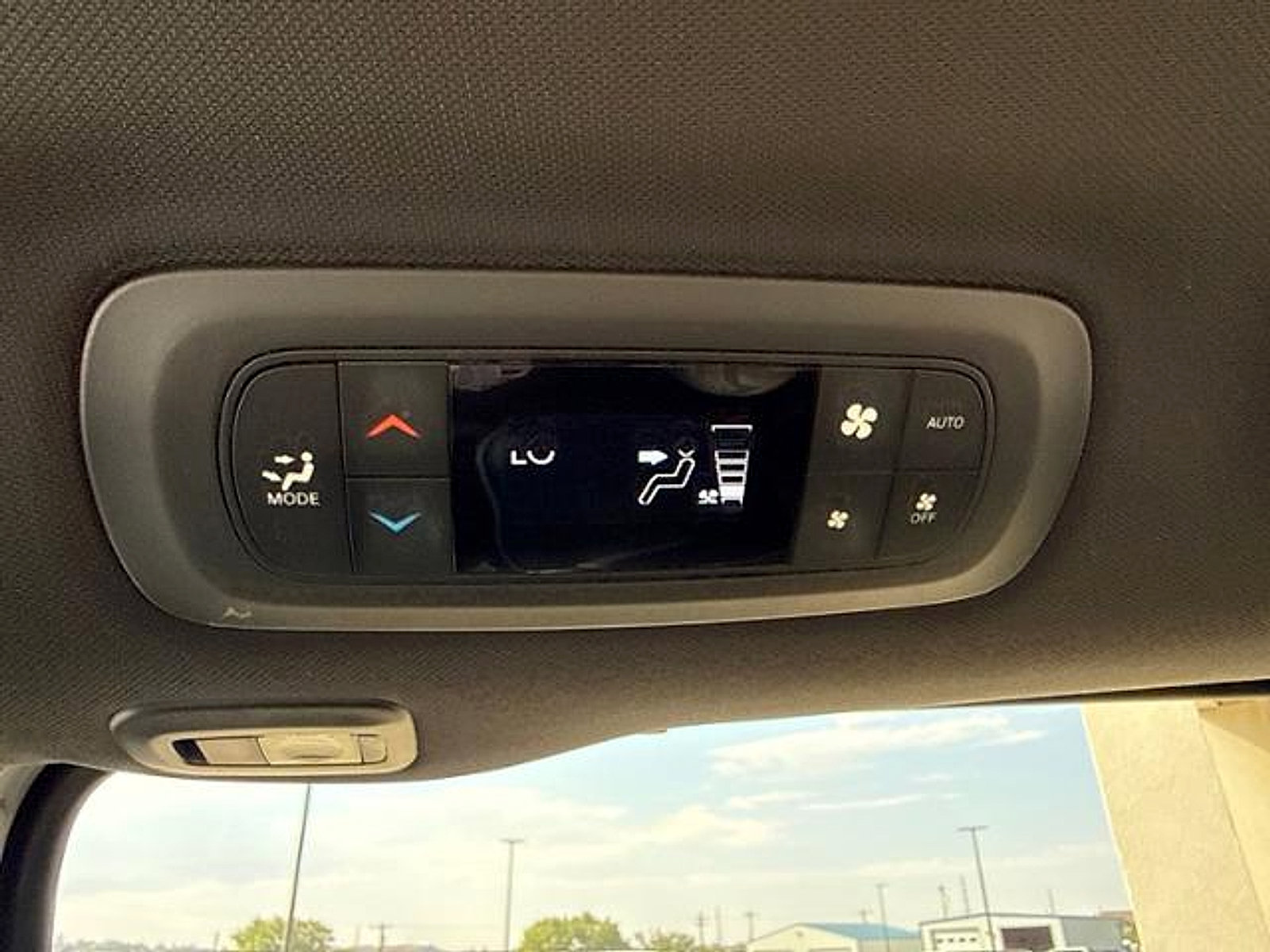 Used 2025 Chrysler Pacifica Limited FWD image 24