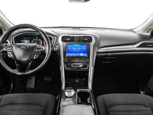 Used 2020 Ford Fusion SE image 11