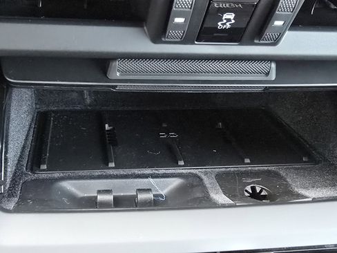 New 2025 Porsche Macan 4S Electric image 23