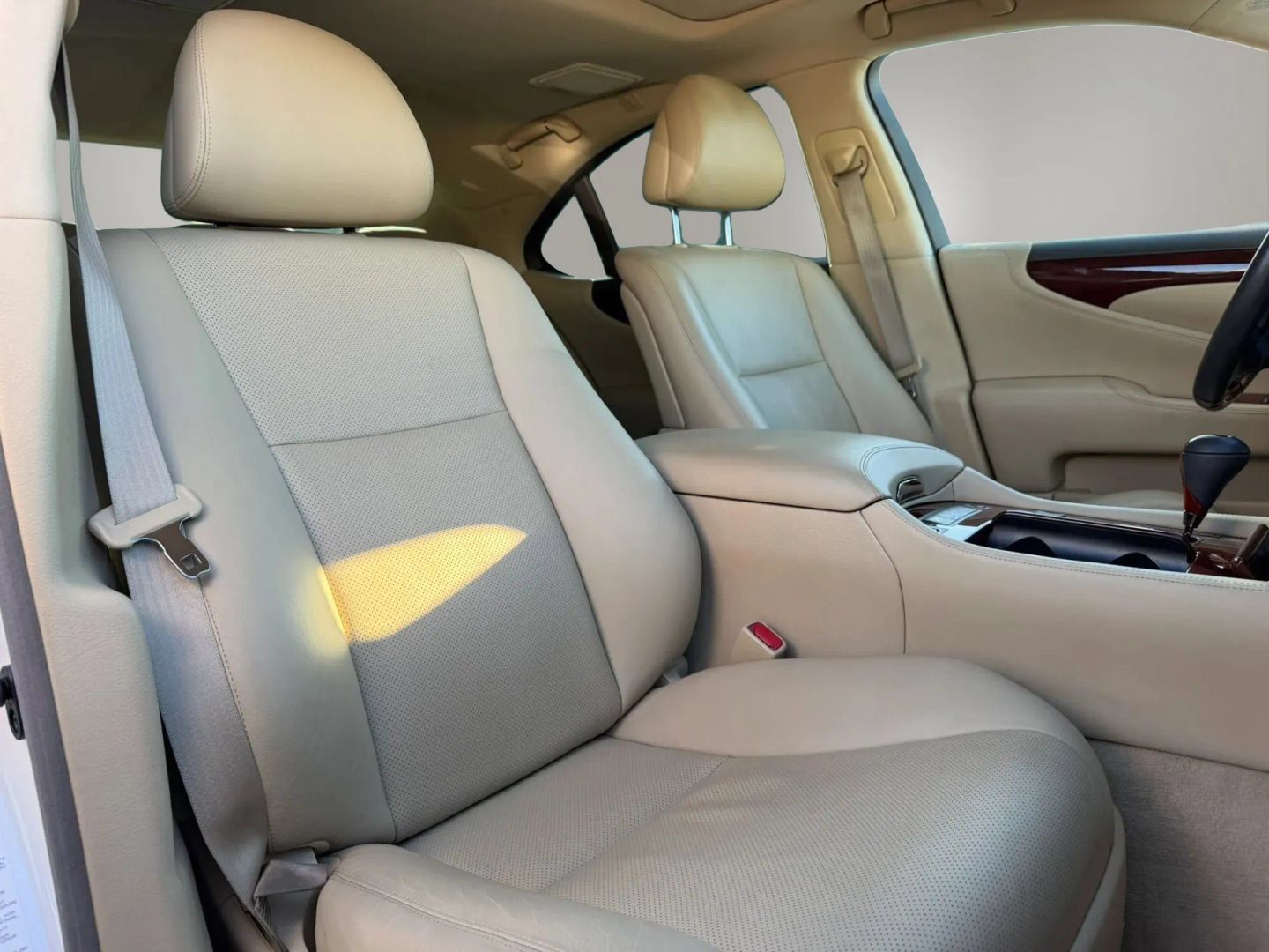 Used 2007 Lexus LS 460 RWD image 17