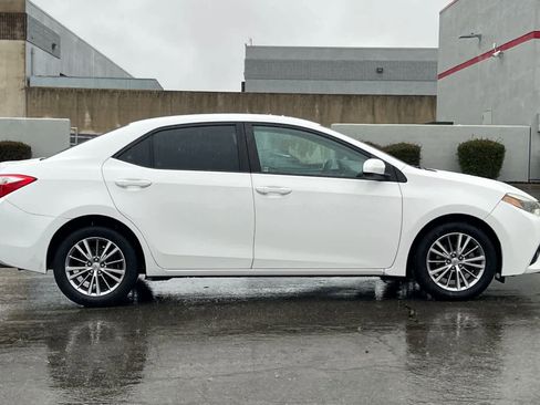 Used 2015 Toyota Corolla LE image 6
