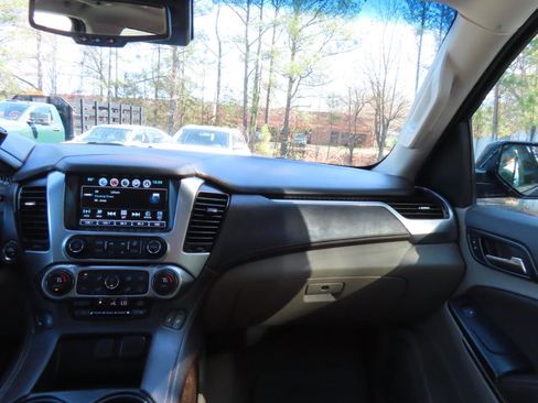 Used 2019 Chevrolet Suburban LT w/ Luxury Package image 29