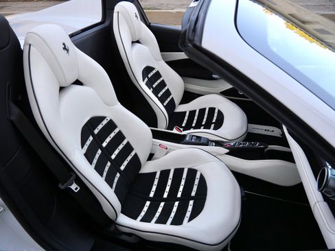 Used 2022 Ferrari F8 Tributo image 28