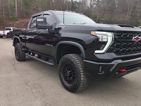 Used 2025 Chevrolet Silverado 2500 ZR2 image 13