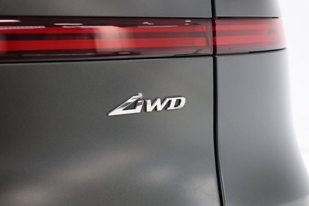 Used 2023 Genesis GV70 2.5T w/ Sport Prestige Package AWD/4WD image 11