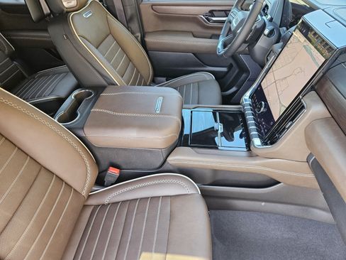 Used 2026 GMC Yukon Denali Ultimate AWD/4WD image 16