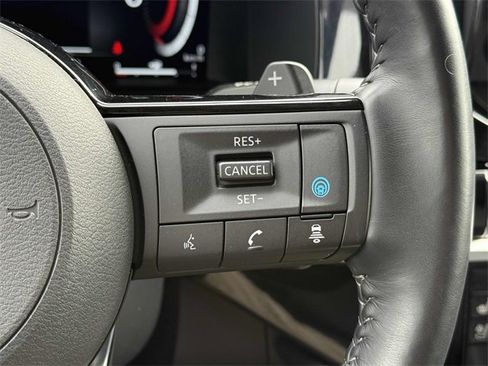 Used 2024 Nissan Pathfinder Platinum image 12