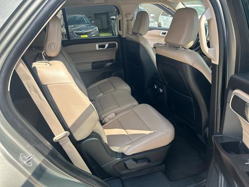 Used 2020 Ford Explorer XLT w/ Equipment Group 202A AWD/4WD image 18
