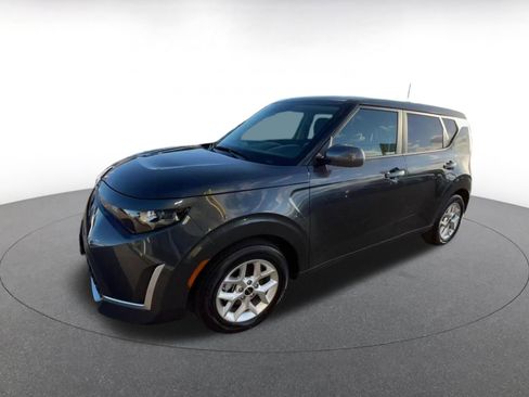Used 2025 Kia Soul LX w/ LX Technology Package FWD image 8