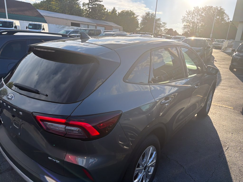 Used 2025 Ford Escape Active AWD/4WD image 40