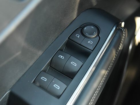 Used 2025 GMC Acadia Elevation image 41