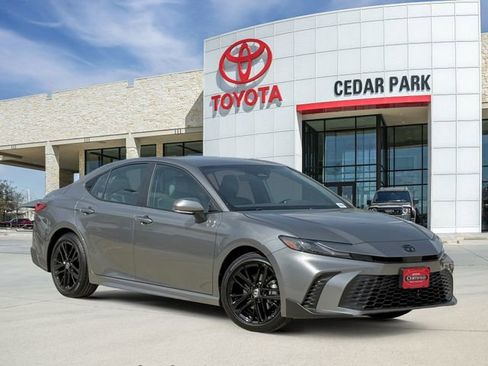 Used 2026 Toyota Camry SE w/ Convenience Package image 1