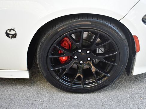 Used 2015 Dodge Charger R/T Scat Pack w/ Beats Audio Group RWD image 26