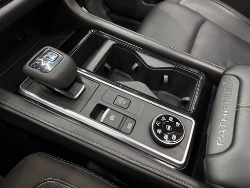 Used 2022 Nissan Pathfinder SL image 19