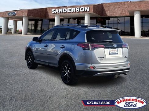 Used 2018 Toyota RAV4 SE image 5