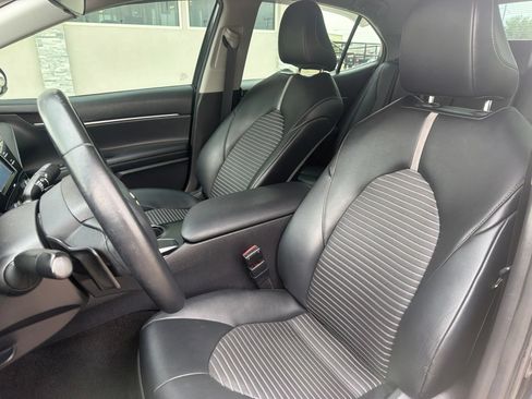 Used 2020 Toyota Camry SE FWD image 10