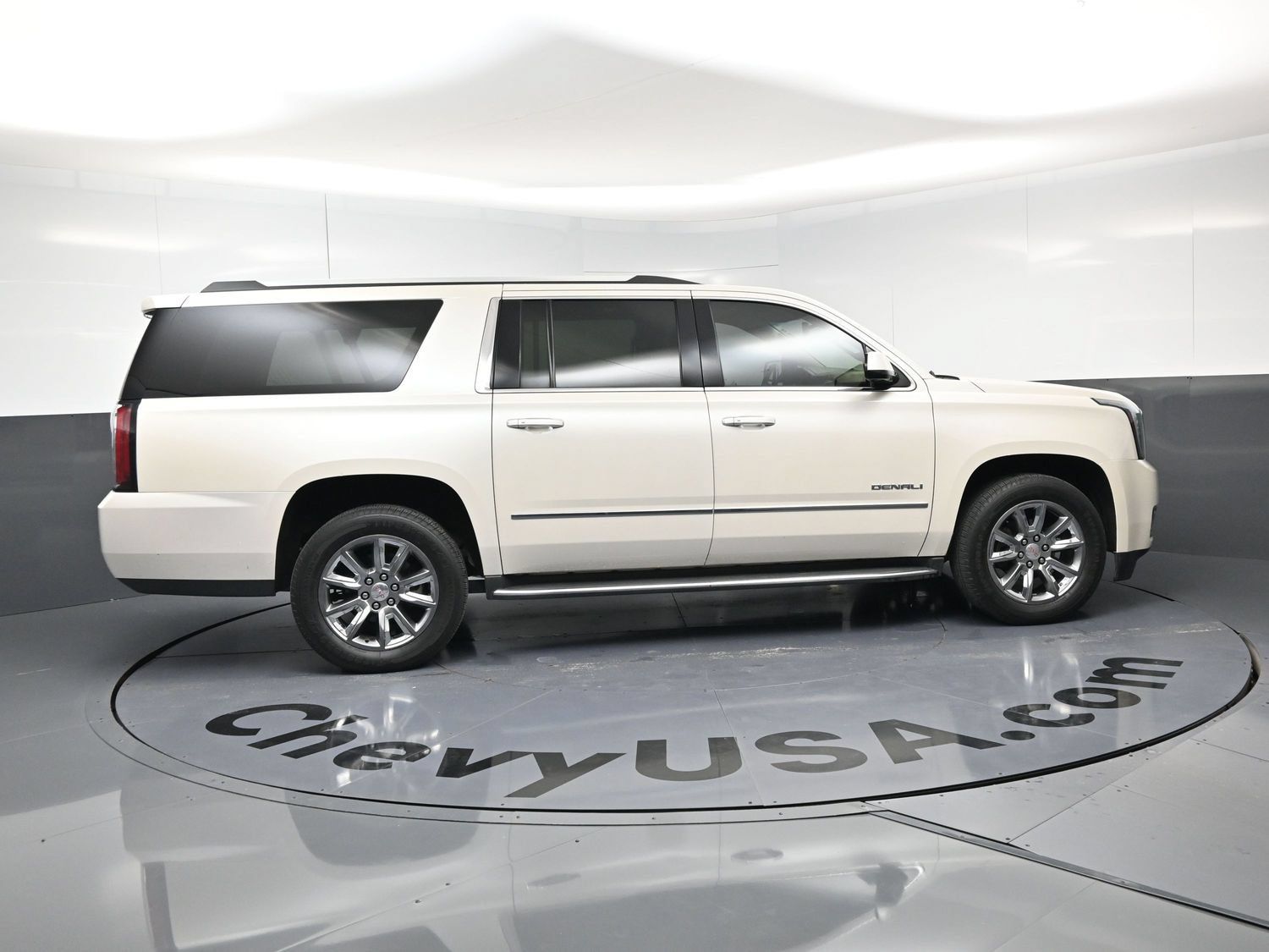 Used 2015 GMC Yukon XL Denali w/ Open Road Package AWD/4WD image 5