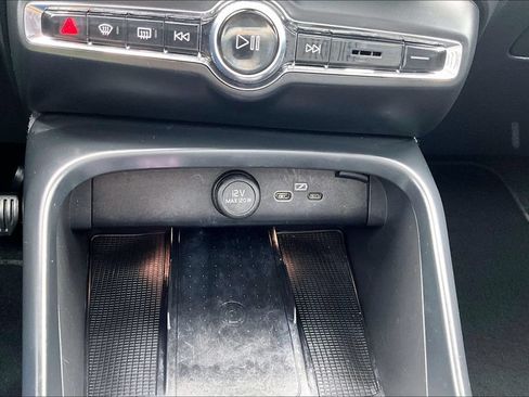 Certified 2024 Volvo XC40 B5 Plus AWD/4WD image 35
