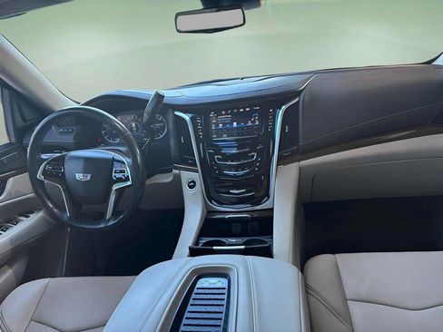Used 2019 Cadillac Escalade Luxury image 14