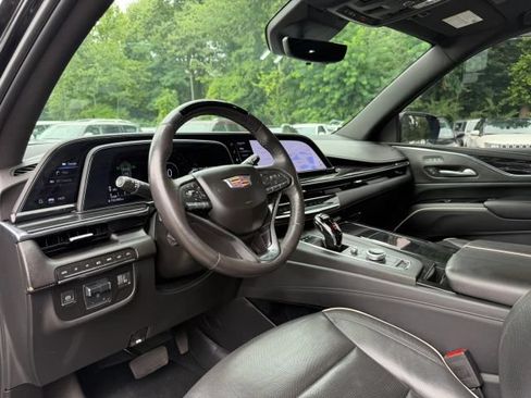 Used 2024 Cadillac Escalade ESV Sport w/ LPO, ONYX Package AWD/4WD image 10