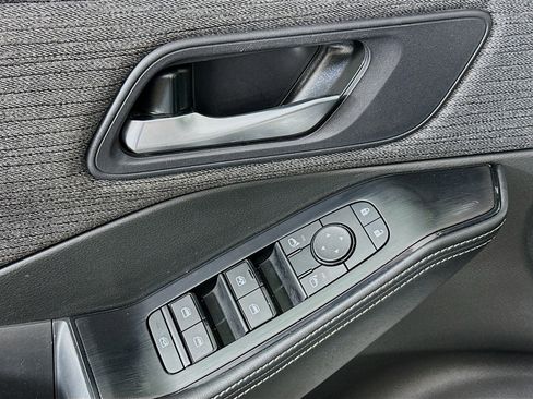 Used 2023 Nissan Rogue SV image 15