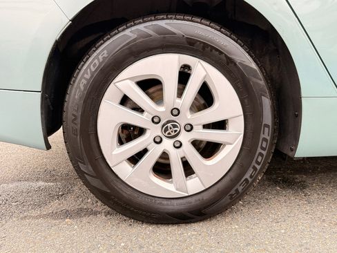 Used 2016 Toyota Prius Two image 19