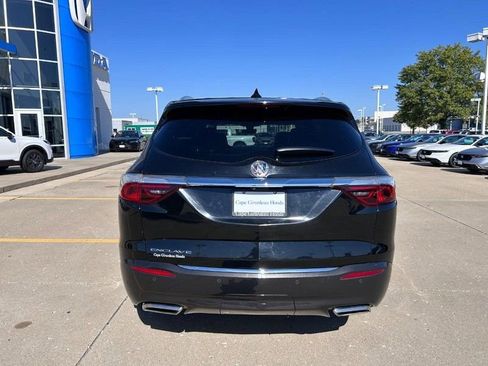 Used 2022 Buick Enclave Premium image 3