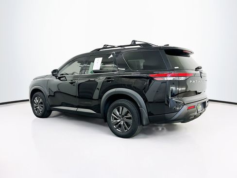 Used 2023 Nissan Pathfinder SV image 5