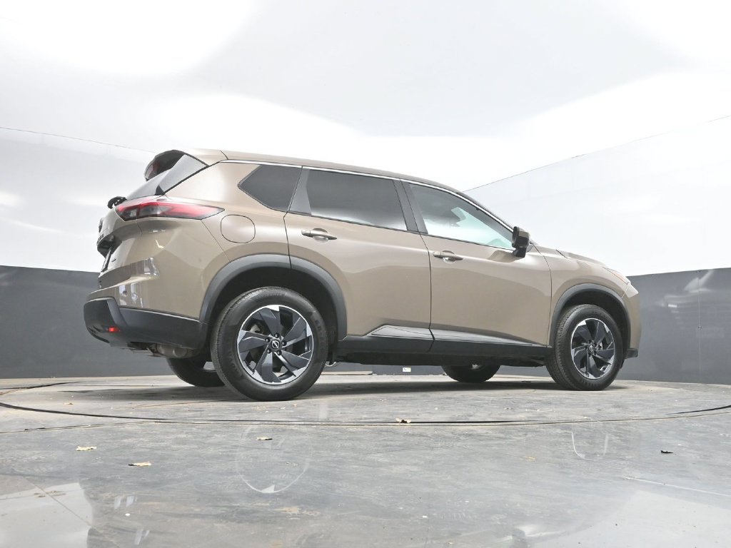 Used 2025 Nissan Rogue SV AWD/4WD image 35