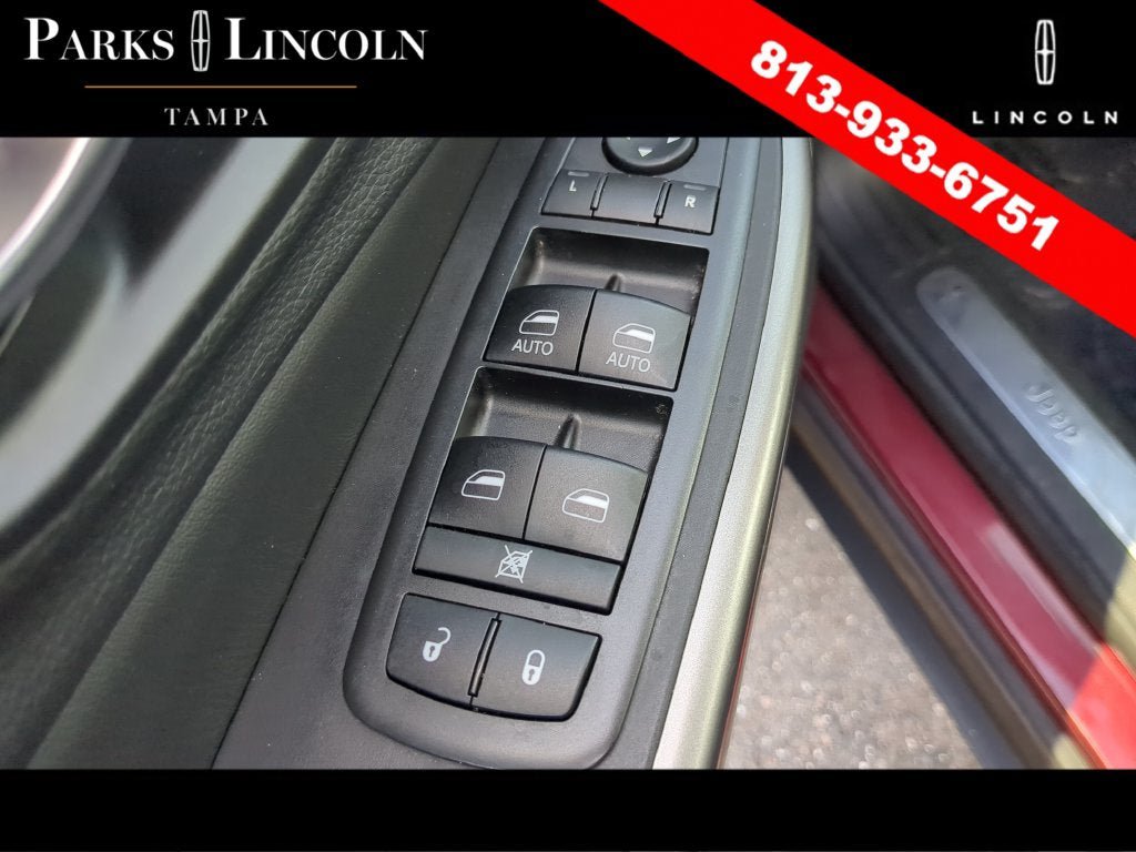 Used 2019 Jeep Cherokee Limited w/ Technology Group AWD/4WD image 17