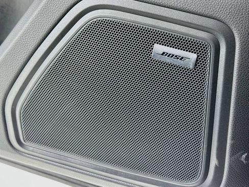 Certified 2025 Porsche Macan AWD/4WD image 12