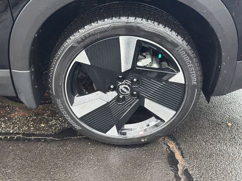 New 2026 Nissan Kicks SR w/ Cold Weather Package image 9