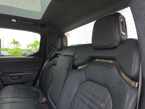Used 2025 Rivian R1T Premium AWD/4WD image 21