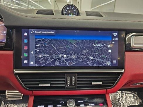 Used 2022 Porsche Cayenne Turbo S image 18