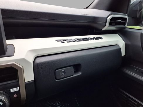 Used 2024 Toyota Tacoma TRD Off-Road image 10