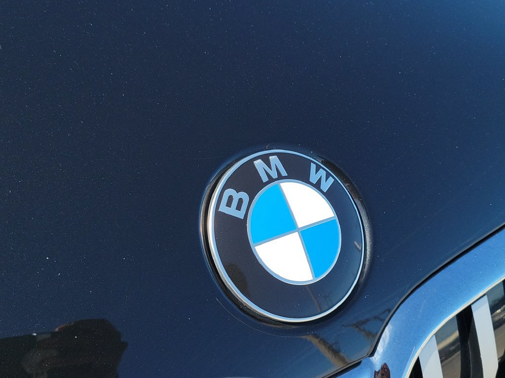 Used 2022 BMW 740i w/ Premium Package RWD image 9
