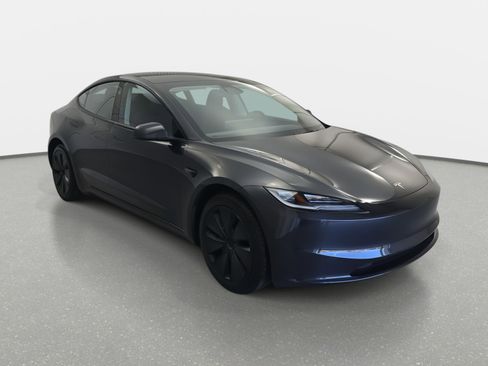 Used 2024 Tesla Model 3 Standard Range image 3