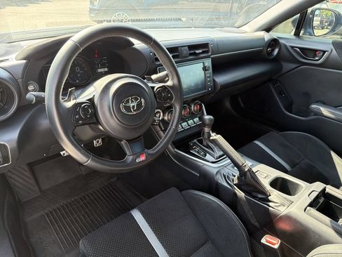 Used 2022 Toyota GR86 Premium w/ ALL Weather Mat Package (TMS) RWD image 18