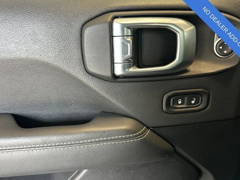 Used 2023 Jeep Wrangler Unlimited Sahara AWD/4WD image 11