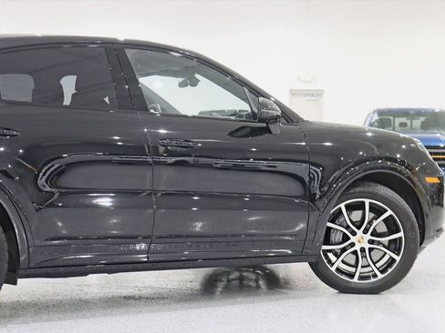 Used 2024 Porsche Cayenne Coupe AWD/4WD image 11